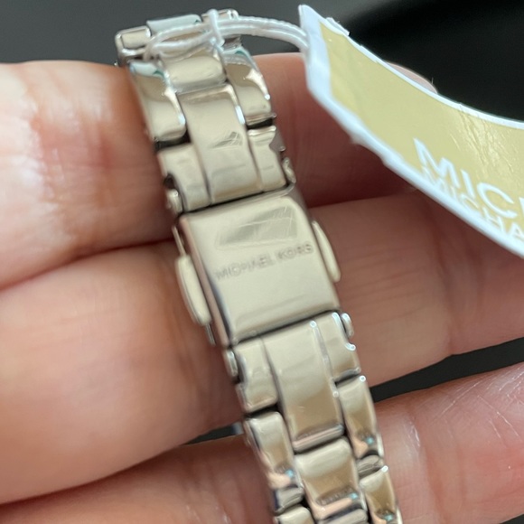 MICHAEL KORS SLIM RUNWAY MK3912 STAINLESS STEEL QUARTZ WOMEN WATCH - Picture 3 of 10